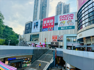 商場外墻廣告巨幅是什么材質？